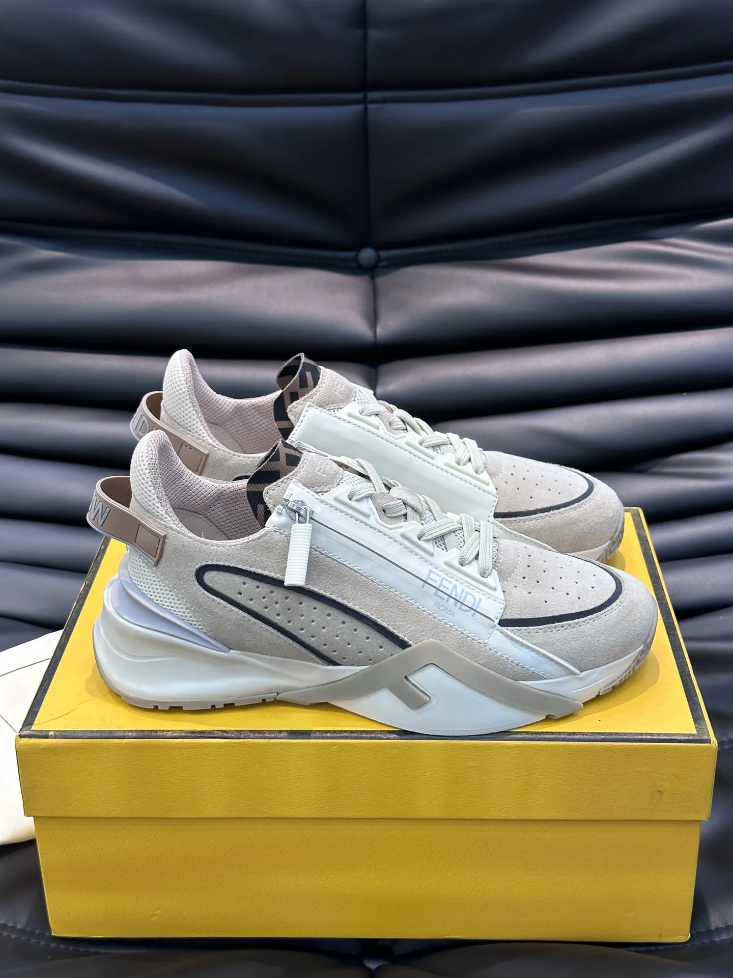 Men's shoes 💰p560 "Fend*" new men's casual sports shoes, equipped with elastic straps, side zippers, and corrugated soles engraved with F. Embossed Fendi Flow lettering on the heel. Made of technical fabric and a mix of blue and suede. Decorated with Lycra® details. FF graphic tongue. Ultra-light and wear-resistant EVA sole. Size: 38-44